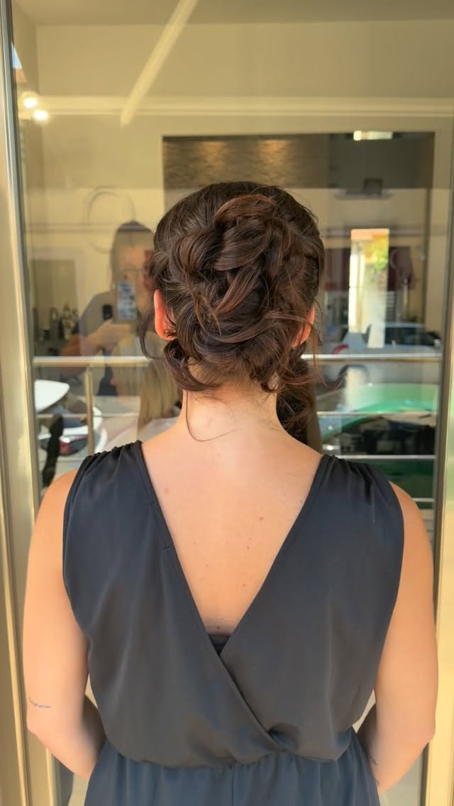 Acconciatura raccolta da matrimonio realizzata da Kloty