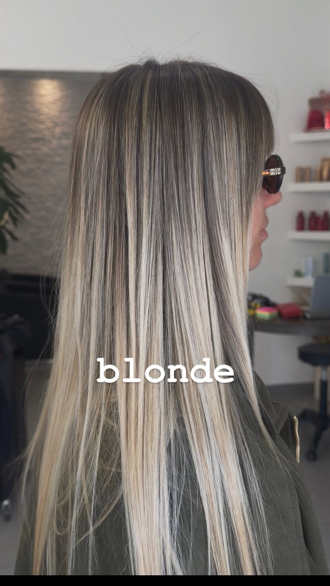 Ciocche biondo freddo curate da Kloty Hair Stylist a Cecina